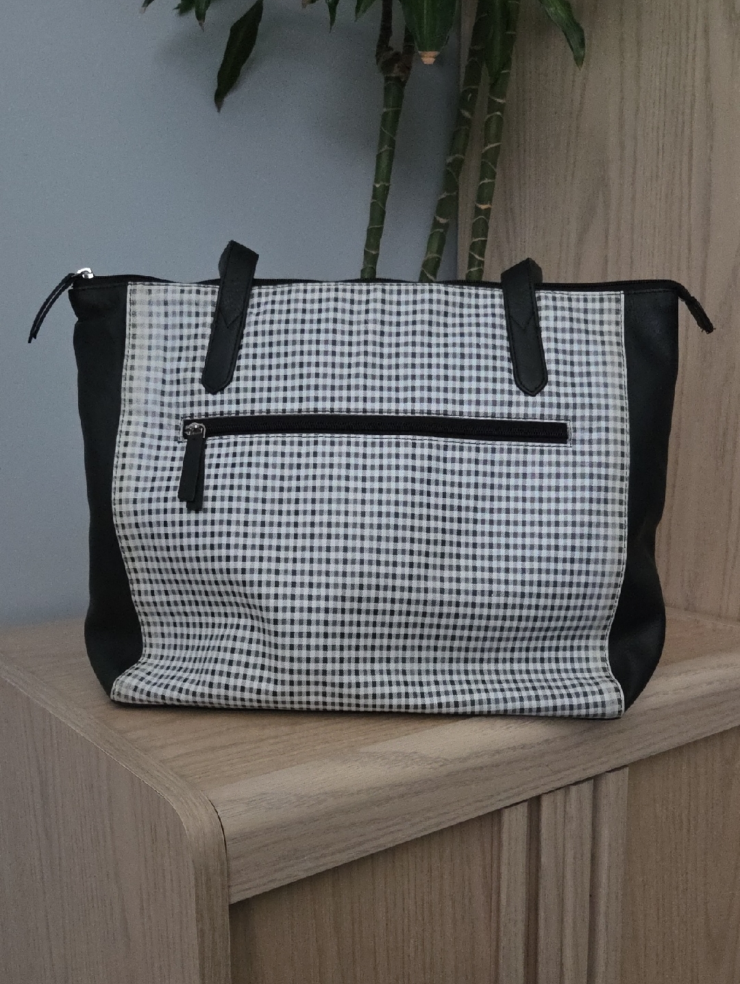 Criale Black Leather Shoulder Tote W Black & White Gingham Front